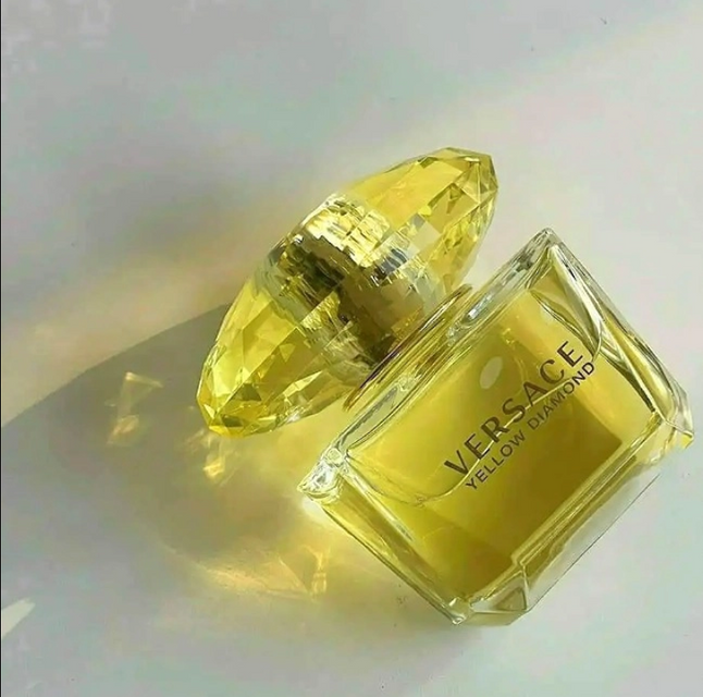 Nh&iacute; - Versace Yellow Diamond Edt 5ml
