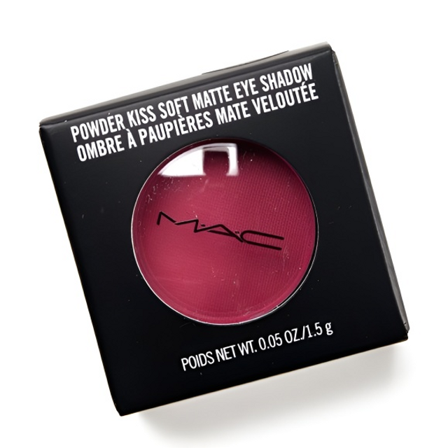 Phấn mắt MAC Powder Kiss ki&ecirc;u sa