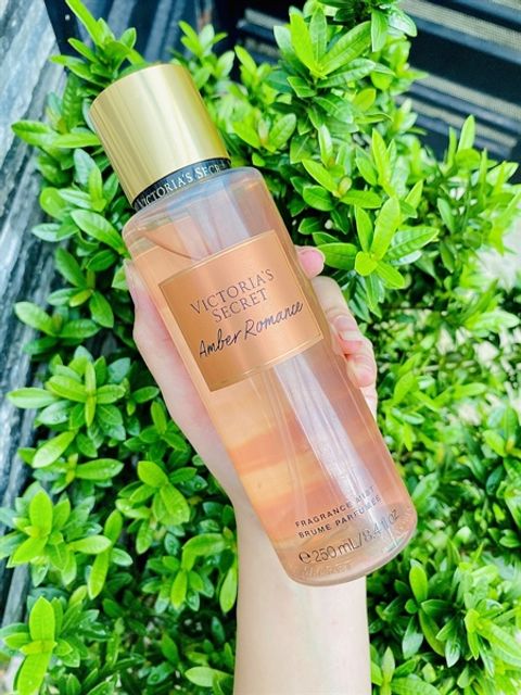 Xịt Body Victoria Secret Fragance Mist Amber Romance 250ml