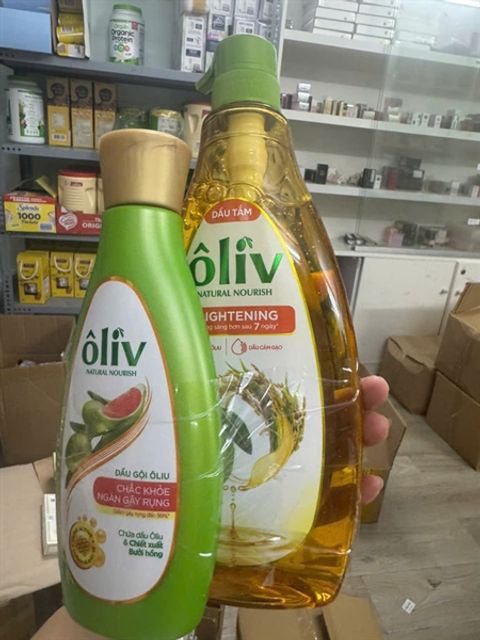 Dầu tắm &Ocirc;LIV BRIGHTENING S&Aacute;NG DA