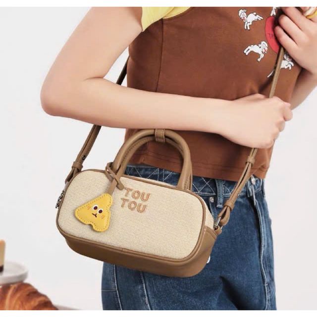 T&uacute;i trống T0UT0U với trang phục