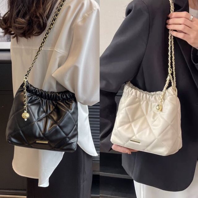 T&uacute;i tote da mềm v&acirc;n trần tr&aacute;m size 23