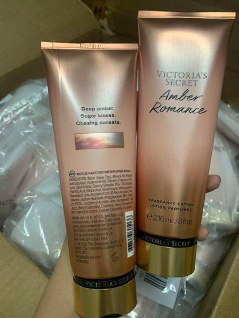 Dưỡng thể Victoria Amber romance 236ml
