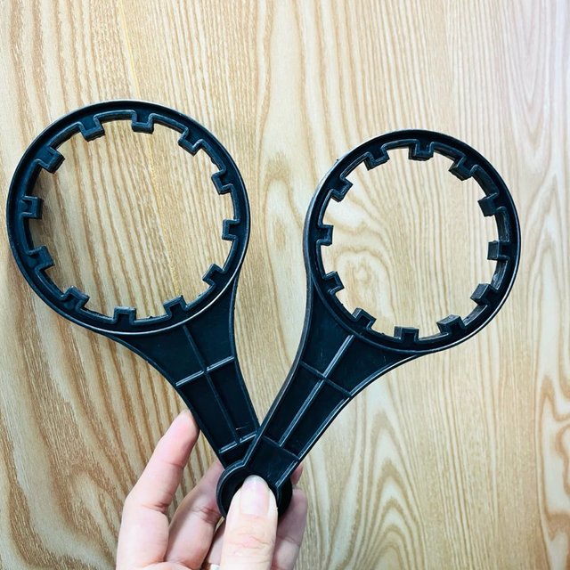 Tay vặn mở nắp vỏ m&agrave;ng RO m&aacute;y lọc nước gia đ&igrave;nh