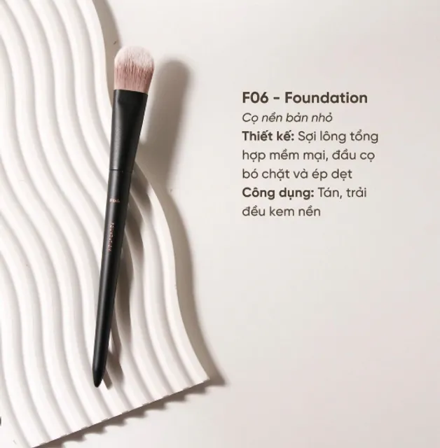 Vacosi Foundation Brush - F06
