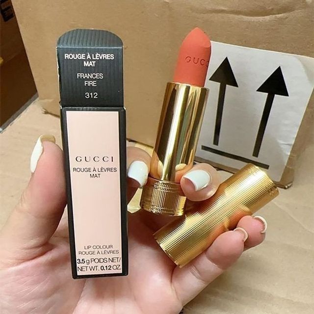 Thiết kế vỏ son Gucci