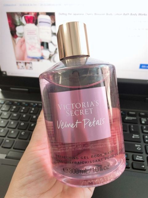 Sữa Tắm Victoria's Secret Velmet Petals 300ml