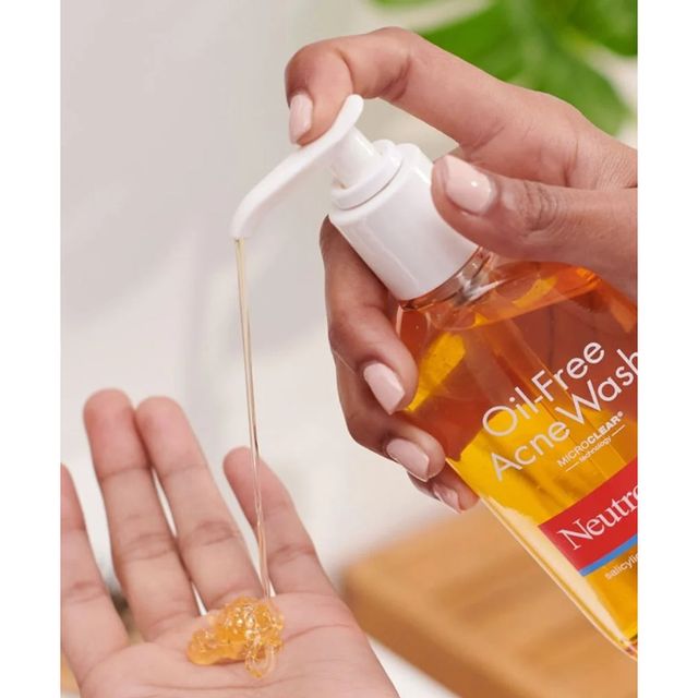 Sữa Rửa Mặt Hỗ Trợ Ngừa Mụn Neutrogena Oil-Free Acne Wash 269ml (Cam)