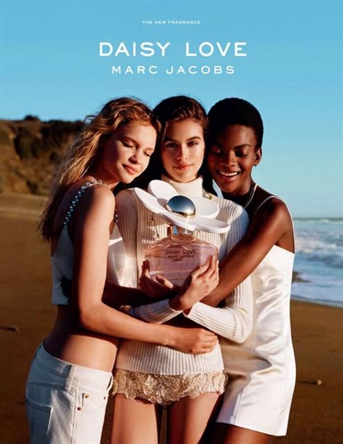 Thiết kế chai Marc Jacobs Daisy Love