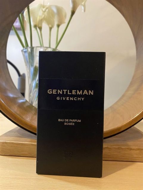 M&ugrave;i hương của Givenchy Gentleman Bois&eacute;e
