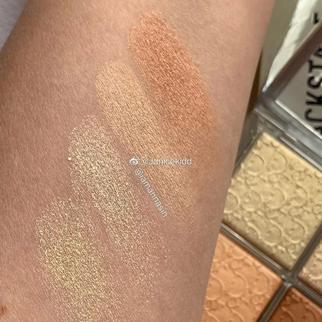 Thiết kế phấn bắt s&aacute;ng Dior