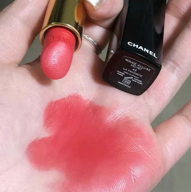 Son Chanel Rouge Allure Velvet 43 La Favorite M&agrave;u Hồng Cam