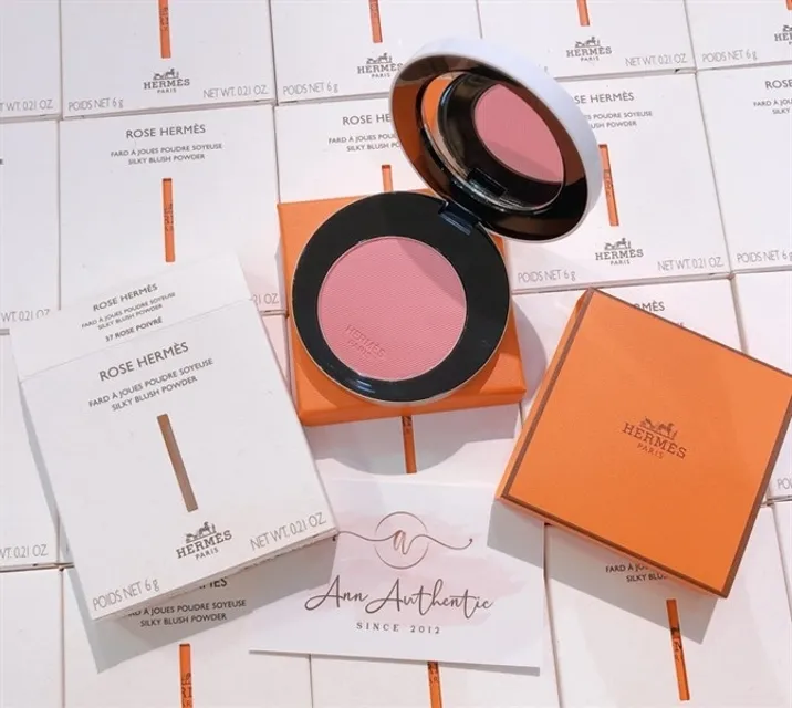 Phấn M&aacute; Hồng Rose Hermes Silky Blush Powder