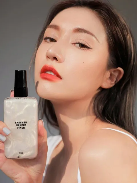 Xịt kho&aacute;ng kh&oacute;a nền nhũ 3CE stylennanda shimmer makeup fixer 95ml