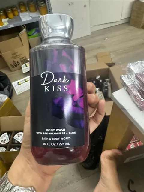 Sữa tắm Bath & Body works Dark kiss 295ml