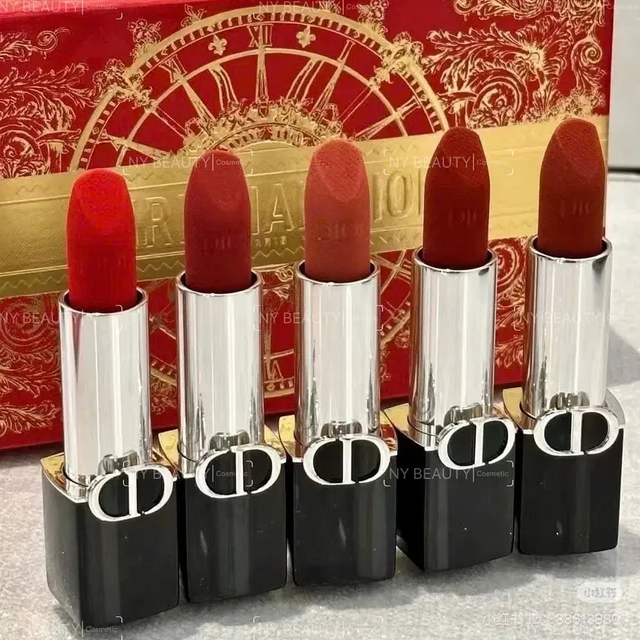 Set Son Dior với c&aacute;c m&agrave;u sắc đa dạng