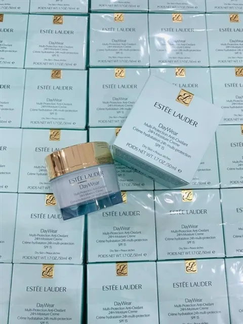 Kem Estee Lauder Daywear Advanced
