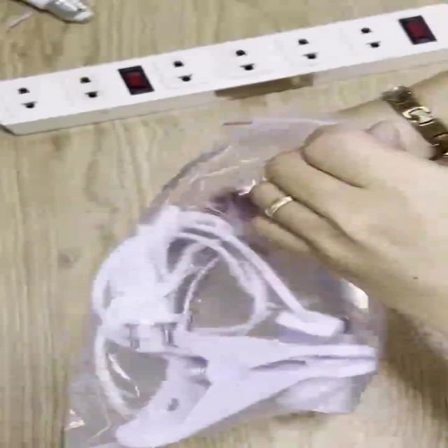 Ch&acirc;n đ&egrave;n kẹp l&ograve; xo đu&ocirc;i E27 c&oacute; d&acirc;y + c&ocirc;ng tắc