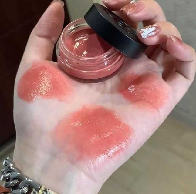 Son dưỡng m&ocirc;i v&agrave; m&aacute; hồng Chanel N&deg;1