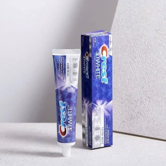 Kem đ&aacute;nh răng Crest 3D White Vivid Mint Ultra 147g