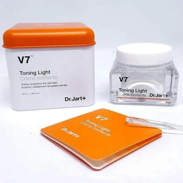Kem Dưỡng Trắng Da V7 Giảm Th&acirc;m N&aacute;m