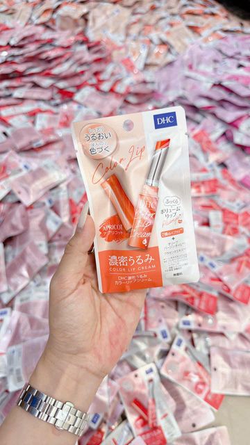 Son dưỡng DHC c&oacute; m&agrave;u