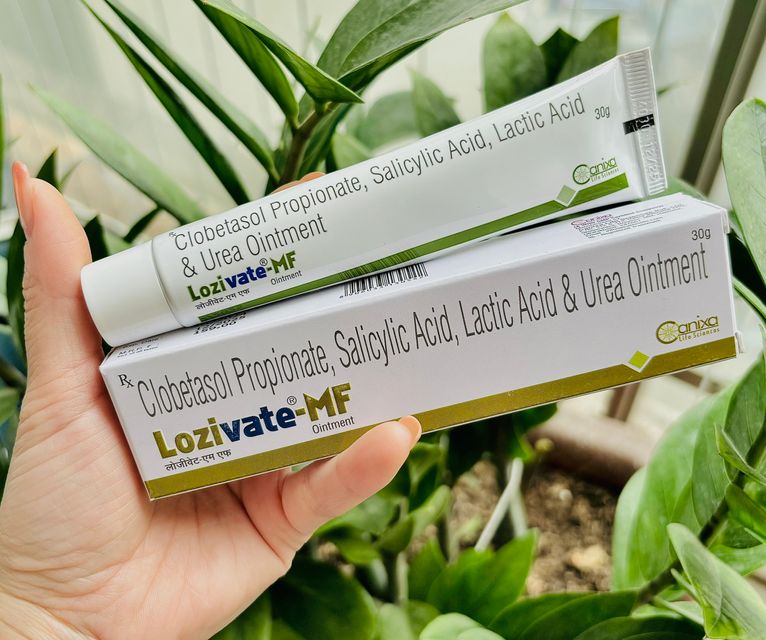Kem b&ocirc;i vảy nến Lozivate
