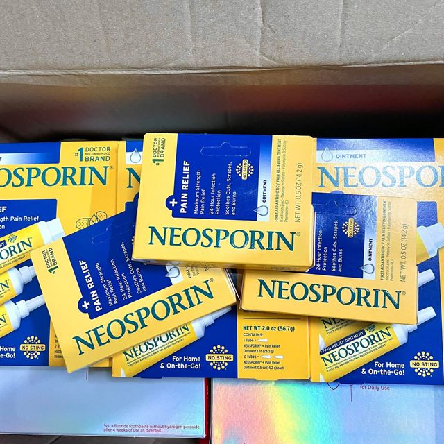 Người vấn đề sức khỏe sử dụng kem Neosporin