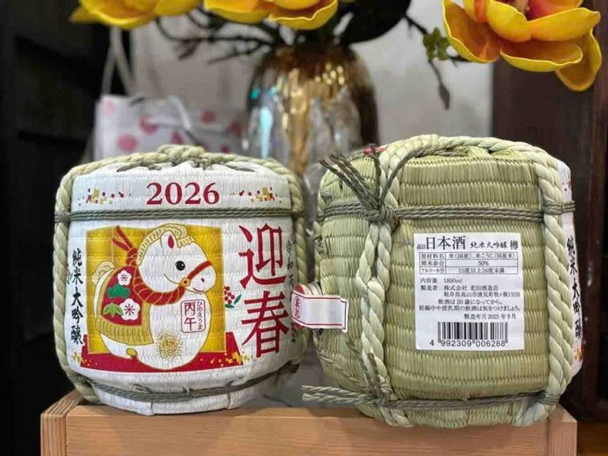 Rượu sake b&igrave;nh c&oacute;i h&igrave;nh con ngựa Nhật 1800ml