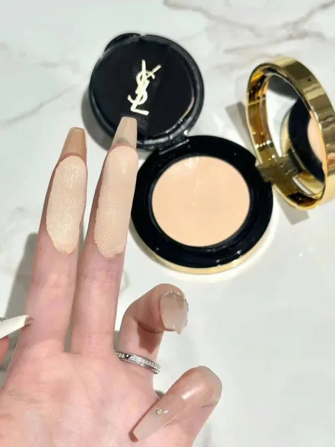 Phấn nước YSL Cushion V&acirc;n Đ&aacute; Limited 2025 cute