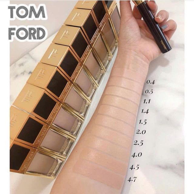 Kem l&oacute;t Tom Ford Shade & Illuminate Soft Radiance Foundation