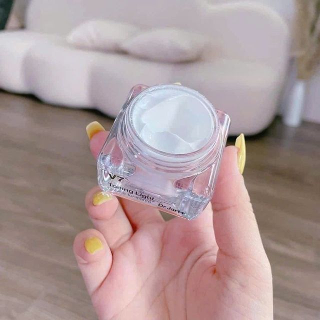 Mặt h&agrave;ng Kem Dưỡng Trắng Dr.Jart+ V7 Toning Light 15ml