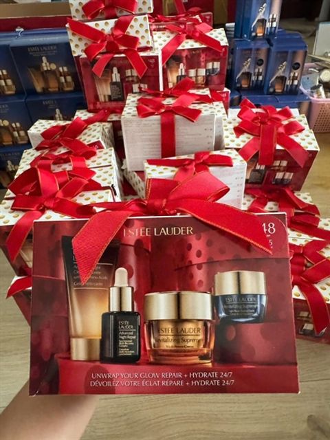 Set Estee Lauder Unwrap Your Glow 24/7