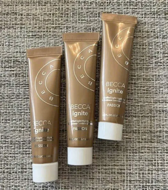 Kem Bắt S&aacute;ng Ignite Liquified Light Highlighter