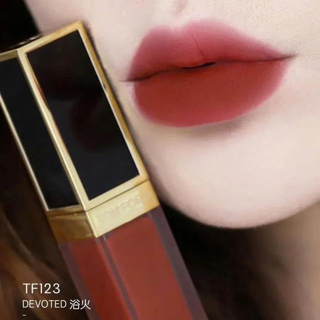 Son Kem Tom Ford Liquid Lip Luxe Matte M&agrave;u 123 Devoted Đỏ Đất