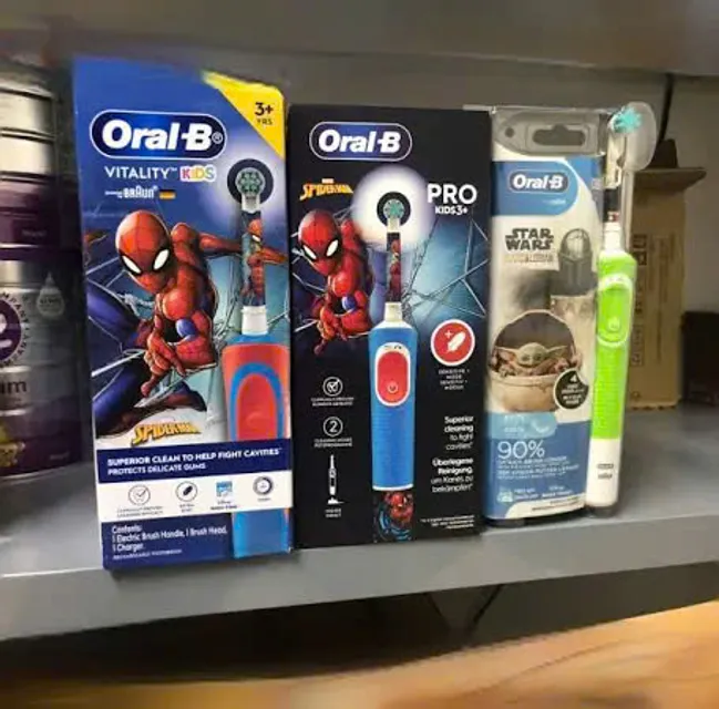 B&agrave;n chải điện Oral-B cho b&eacute; trai