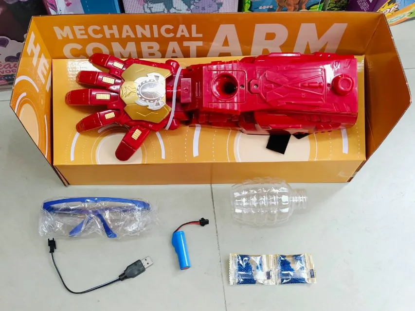 Bộ găng tay si&ecirc;u nh&acirc;n Iron man phun đạn thạch c&oacute; d&acirc;y sạc pin 666