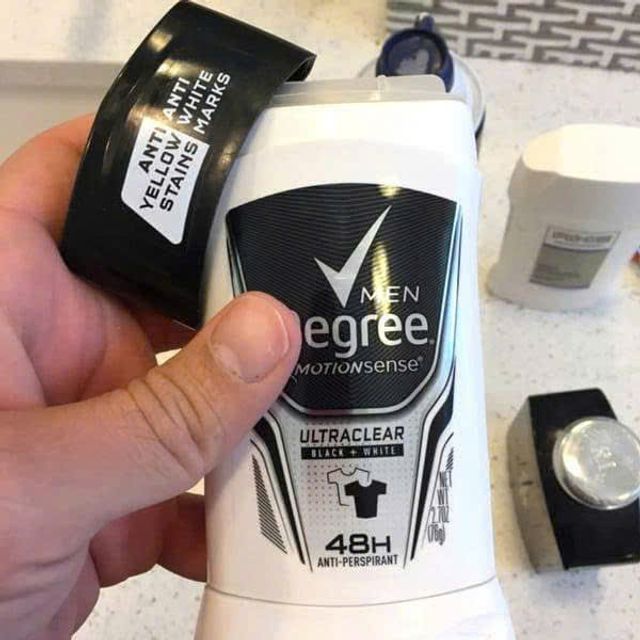 Lăn khử m&ugrave;i Degree Men Ultraclear Black + White 76g