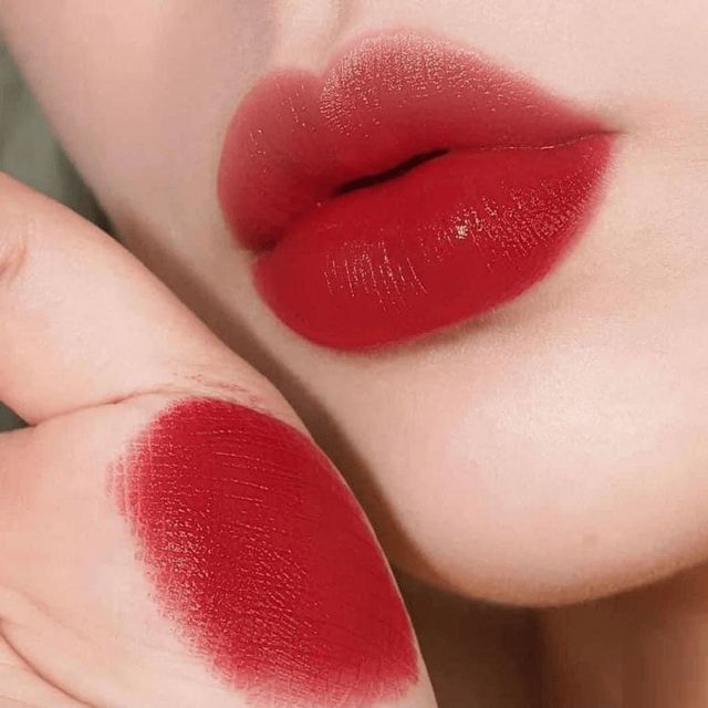 Son Tom Ford 16 Scarlet Rouge