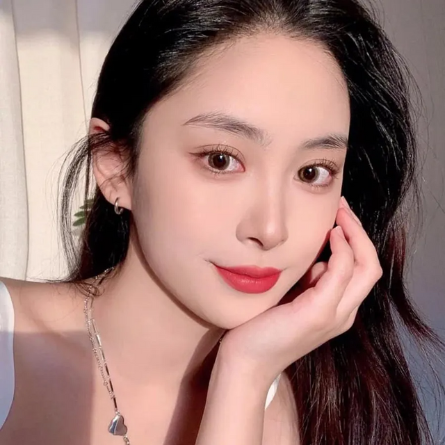 Son Chanel Rouge Allure Velvet 43 La Favorite