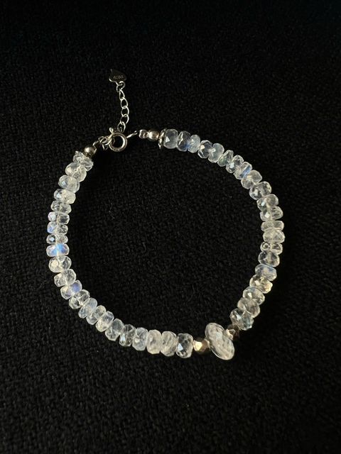 V&ograve;ng tay Moonstone đ&aacute; thật cắt gi&aacute;c chuẩn lửa cực mạnh
