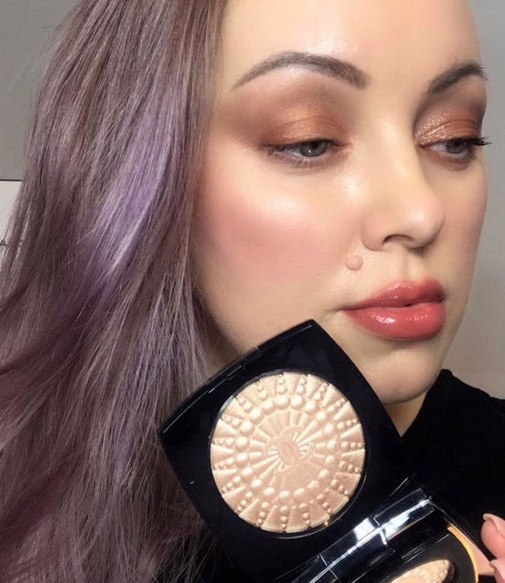 Phấn bắt s&aacute;ng CHANEL Perles De Lumiere