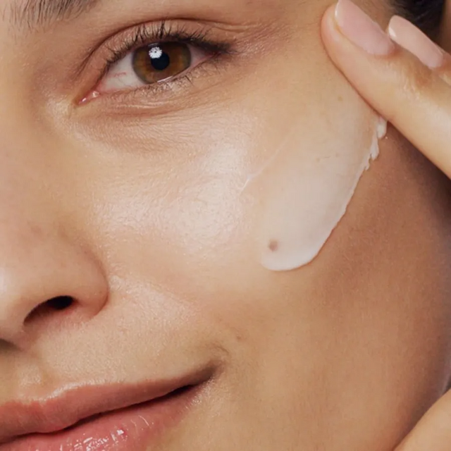 Kem Dưỡng Da Est&eacute;e Lauder
