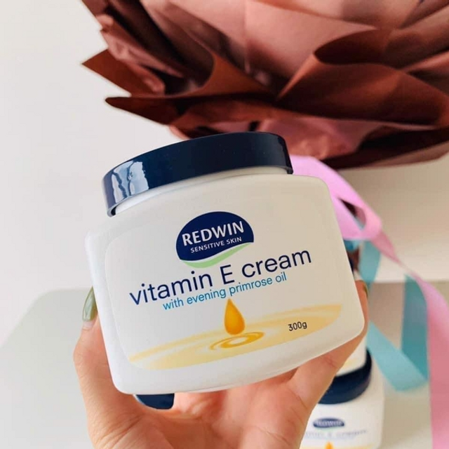 Kem Dưỡng Ẩm Redwin Vitamin E Cream 300g Úc - Dưỡng Da Mềm Mịn, Phục Hồi Độ Đàn Hồi, Thích Hợp Mọi Loại Da - hình ảnh thực tế