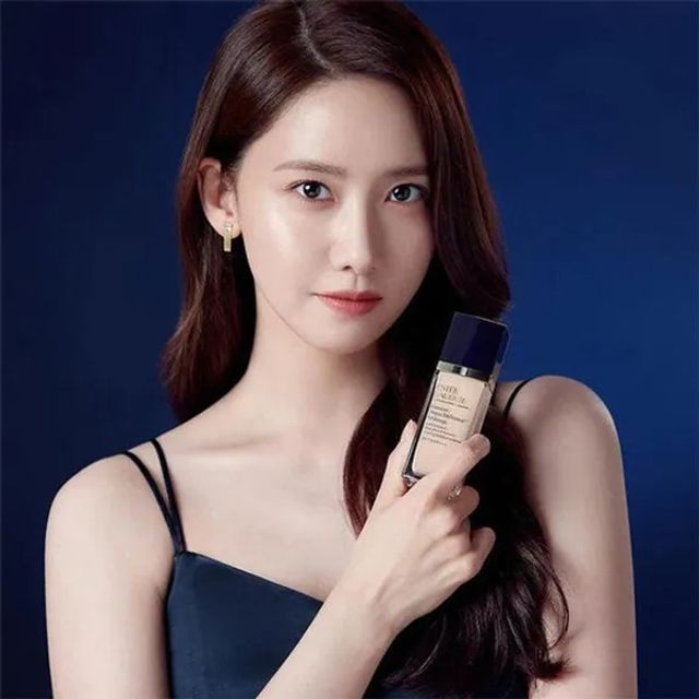 Kem Nền Est&eacute;e Lauder Futurist Aqua Brilliance