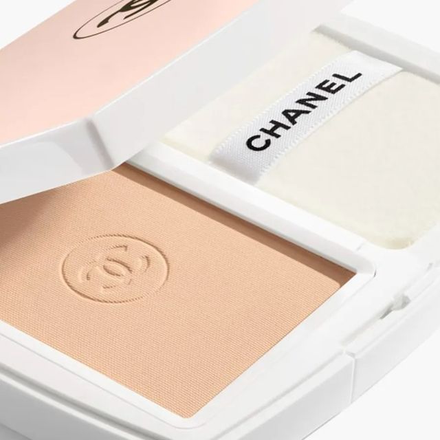 Phấn Phủ Kiềm Dầu Chanel Le Blanc