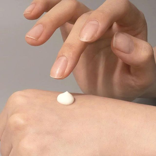 Kem Chống Nắng Dưỡng Ẩm d'Alba