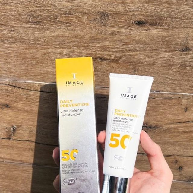 Kem Chống Nắng IMAGE Skincare DAILY PREVENTION Ultra Defense SPF 50 - Bảo Vệ Da Tối Ưu, Không Nhờn Rít, Phù Hợp Mọi Loại - hình ảnh thực tế