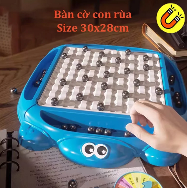 Trẻ em chơi Bộ cờ từ t&iacute;nh