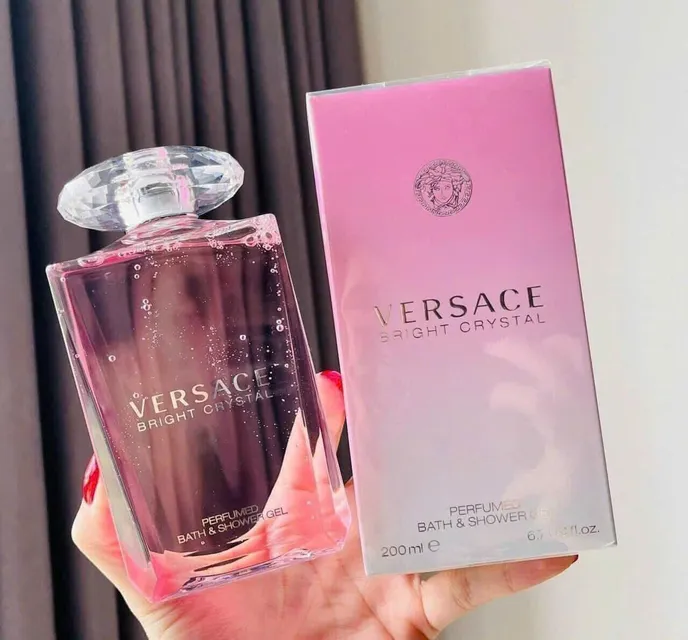 Trải nghiệm chăm s&oacute;c da ho&agrave;n hảo với Versace